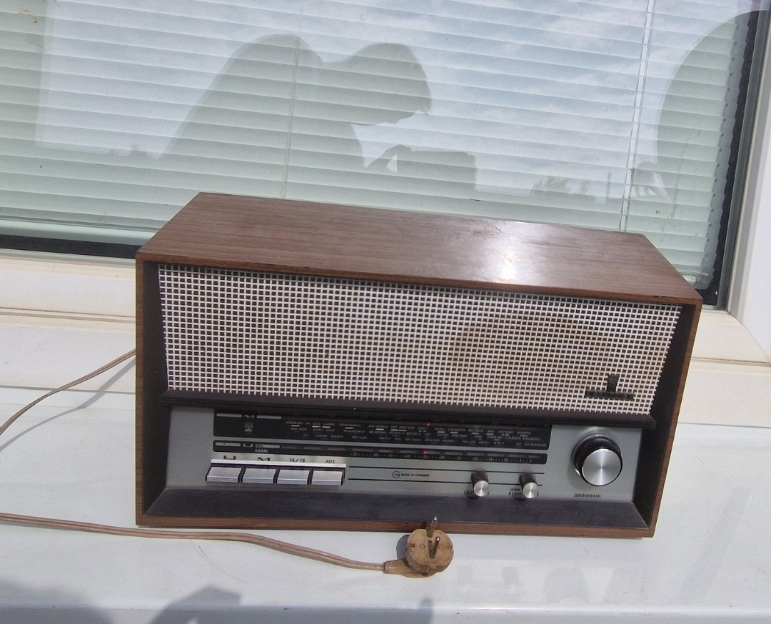 Grundig Philips 1955 drevené rádio FM
