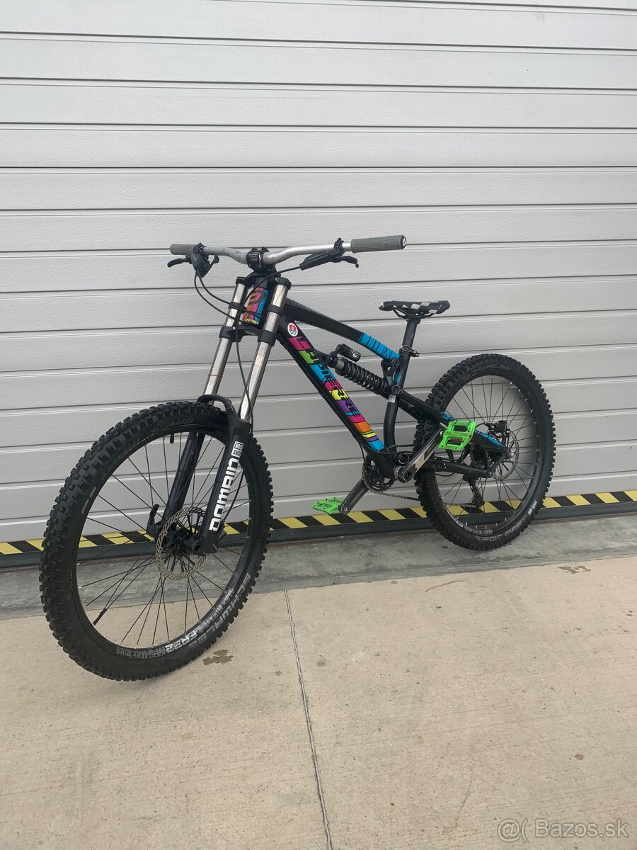 Horský downhill bicykel