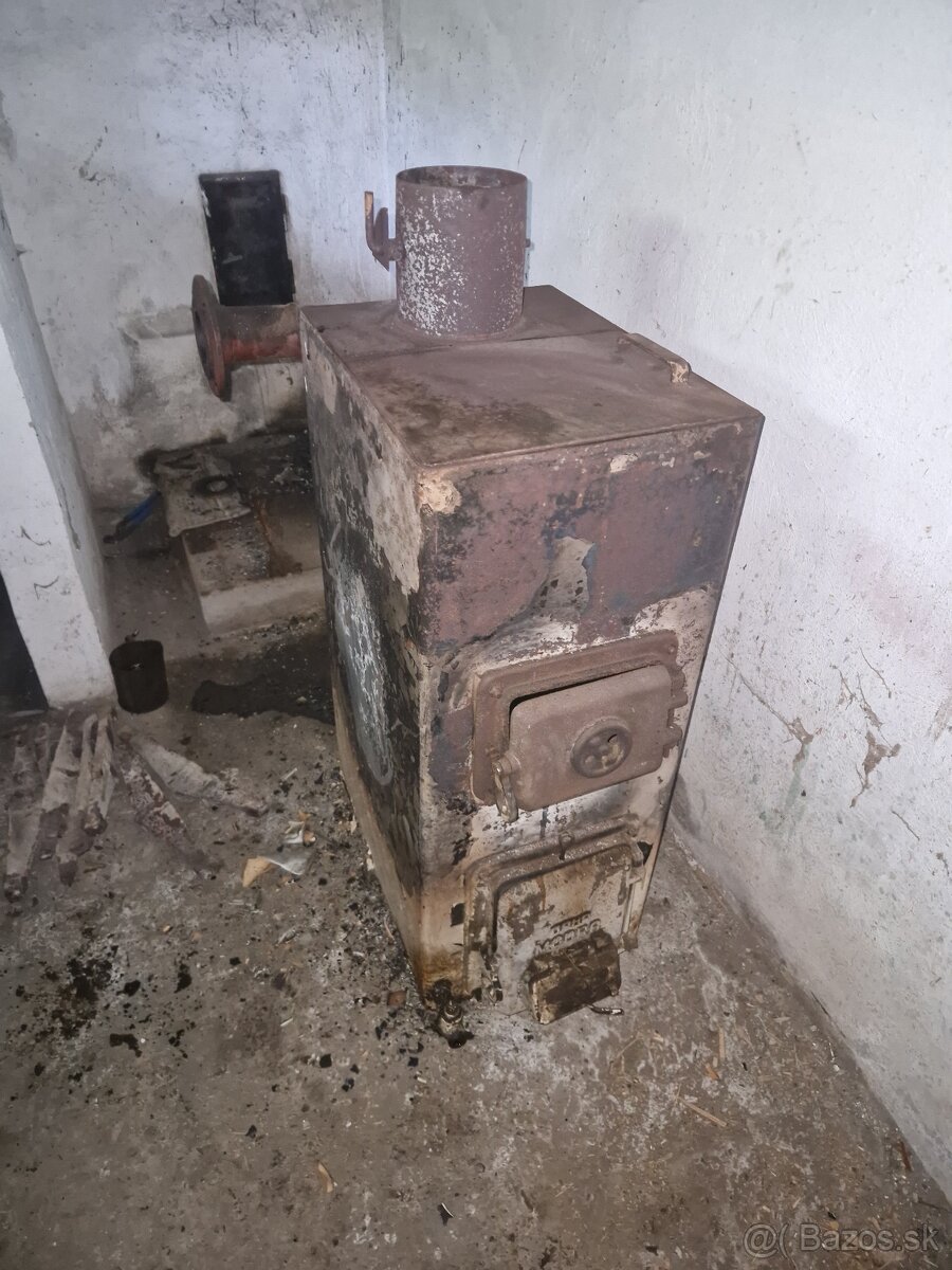 Pec na tuhe palivo z ústredného kúrenia