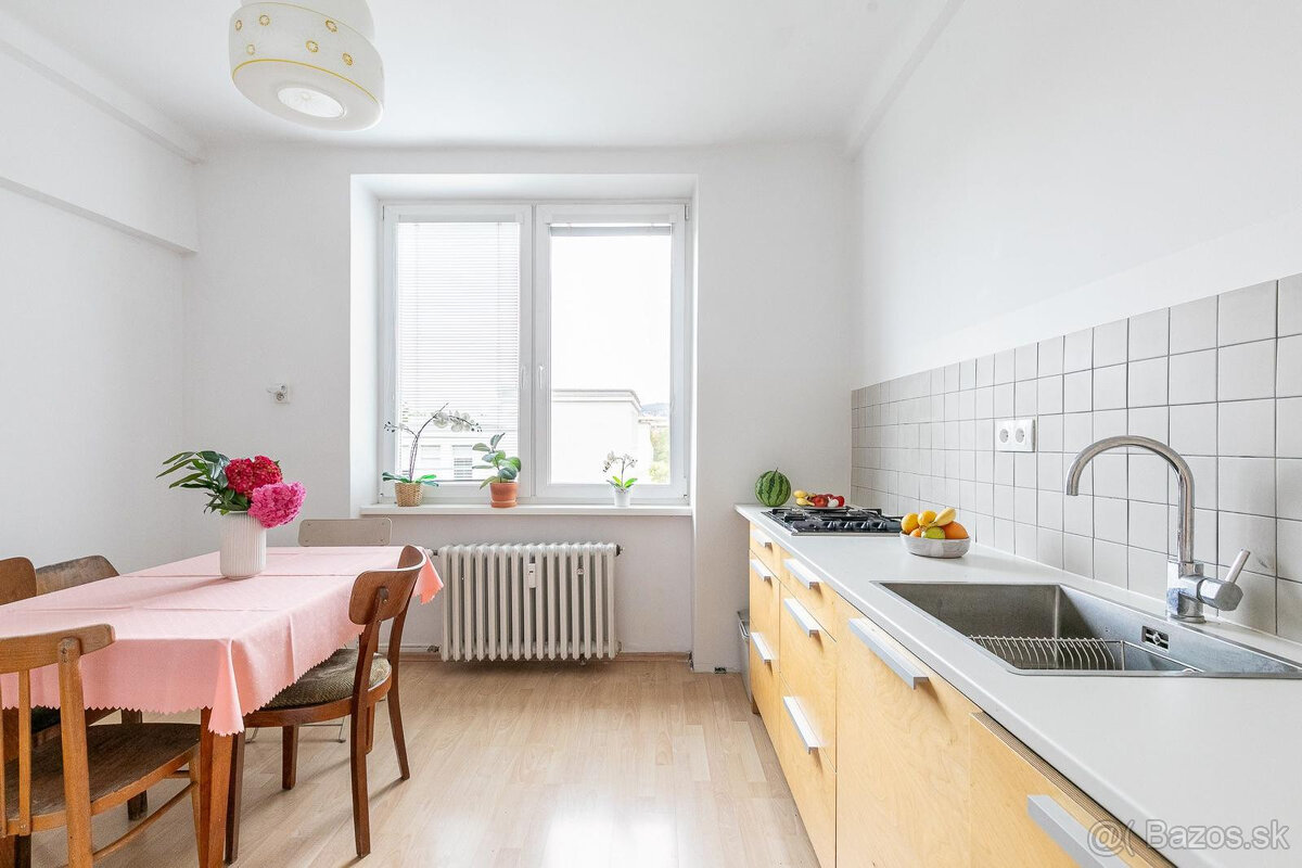 2 izbový byt s veľkorysou výmerou a výbornou dispozíciou, AT