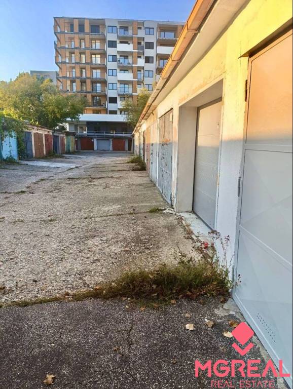 PREDAJ: Garáž 18m2, Teslova ul., Ružinov