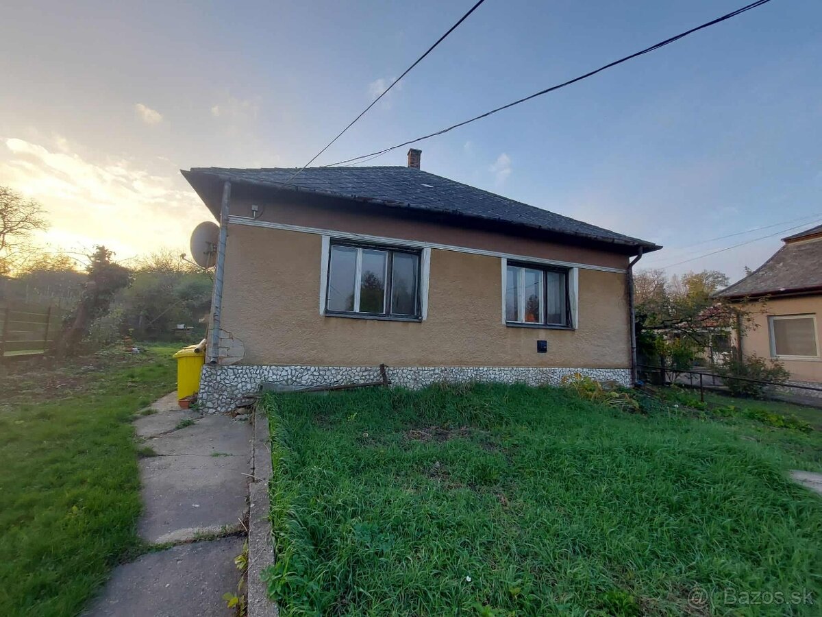 MAĎARSKO - Predává sa rodinný dom v centre obci Forró.