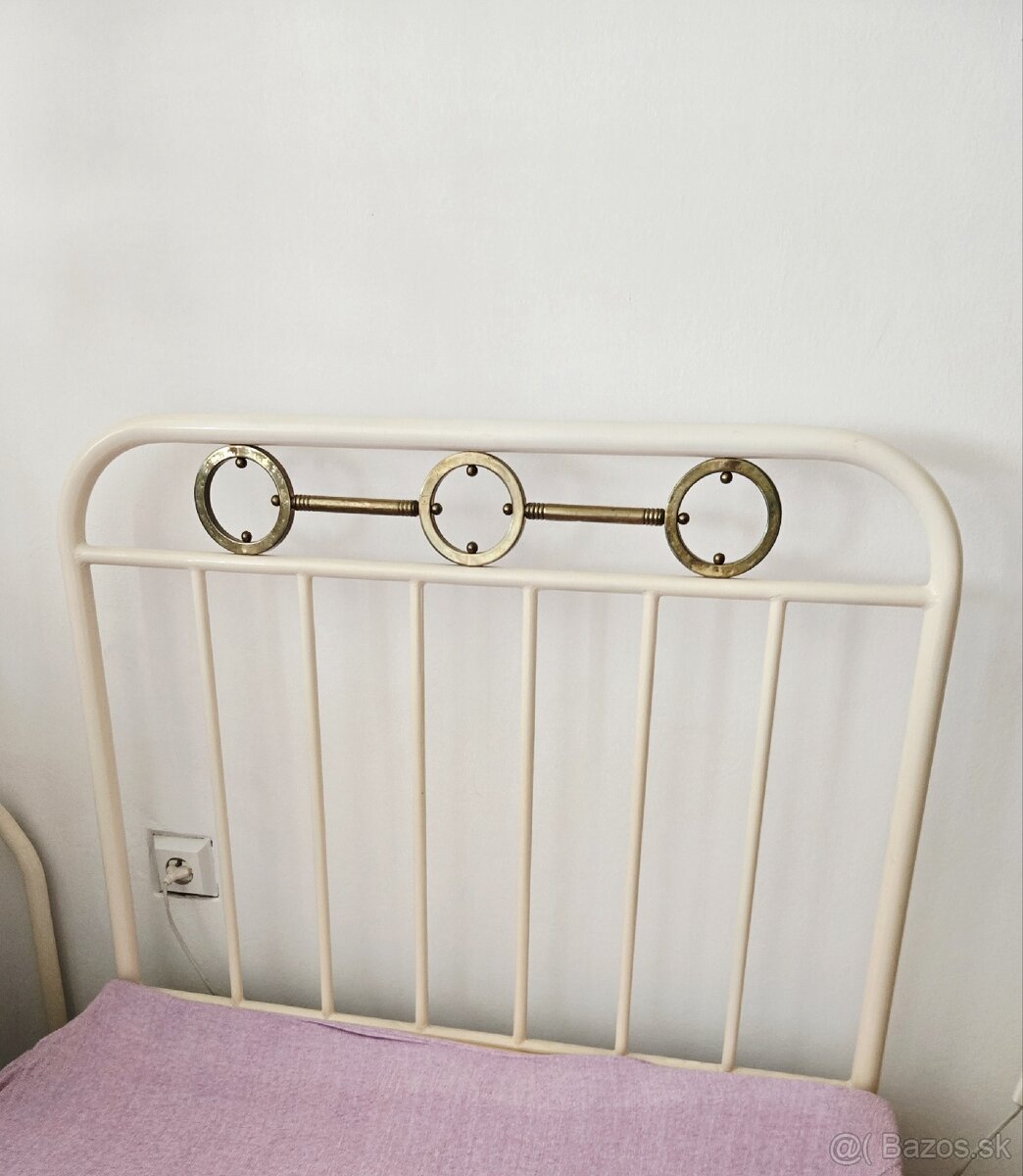 predám retro kovovú posteľ