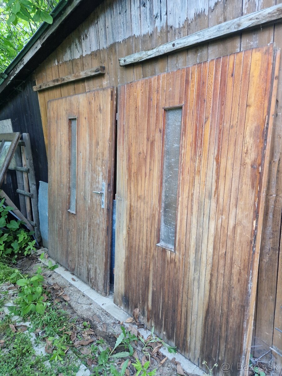 Garážové dvere vráta retro drevené