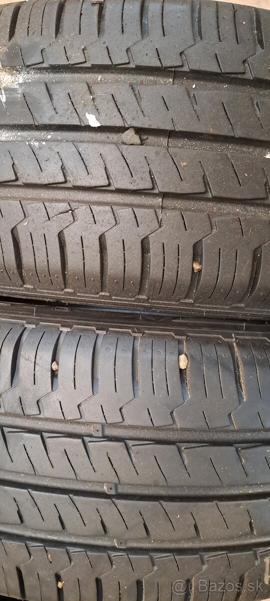 Predám 2ks pekné letné 225/65r16C Hankook na dodávku