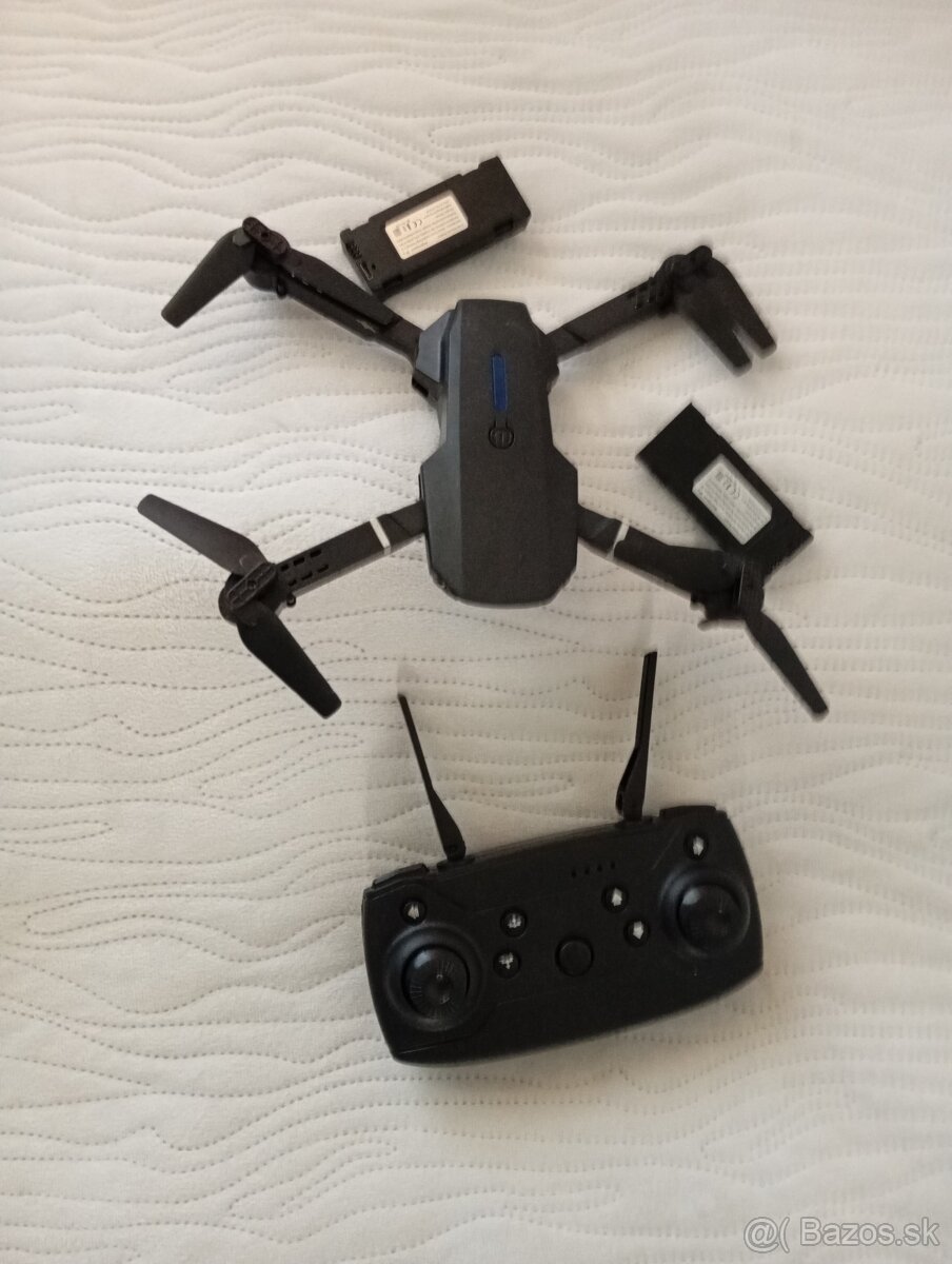 Predám dron  E88