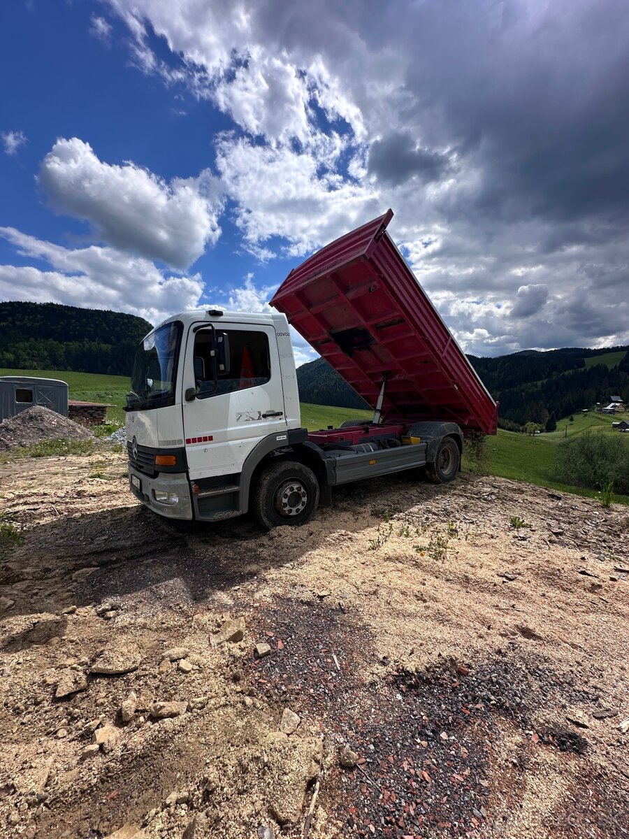 Sklápač Mercedes atego