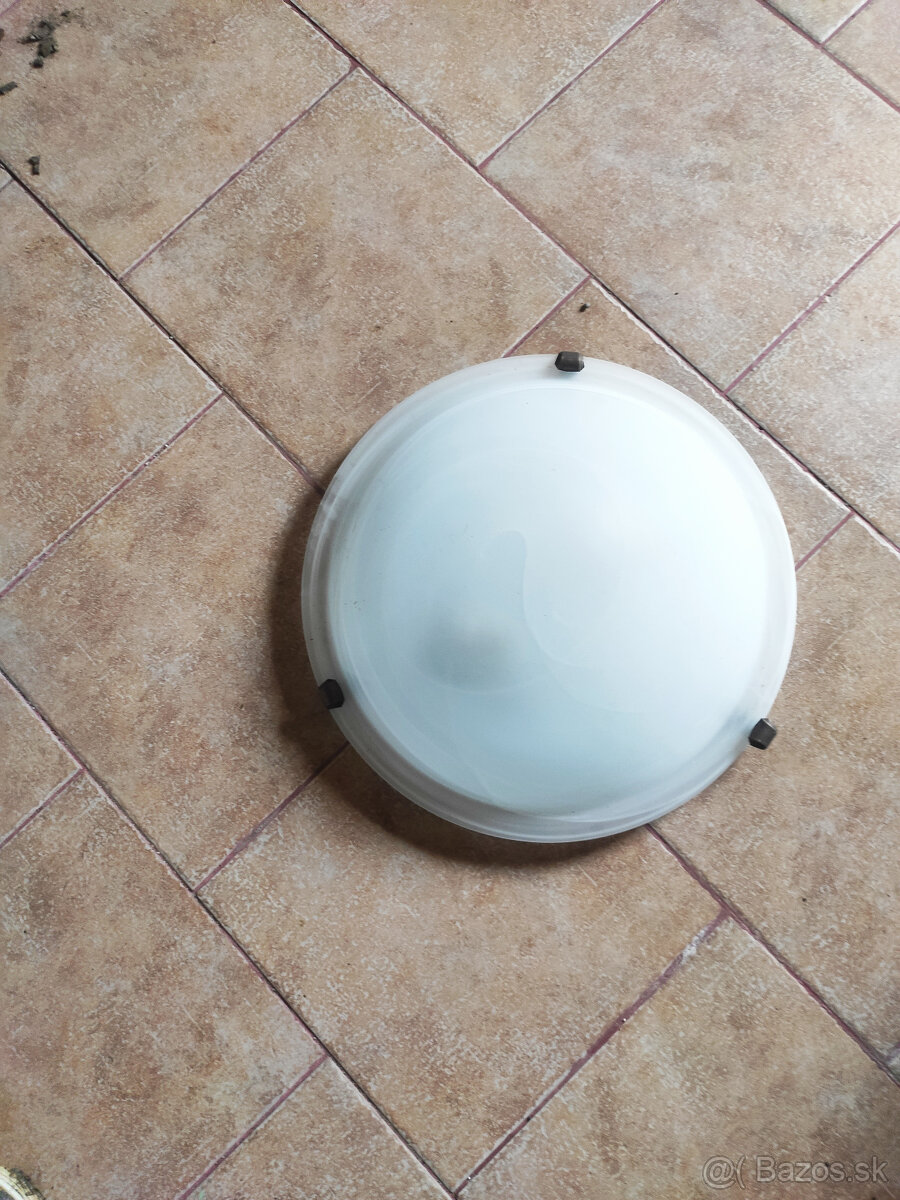 Stropná lampa