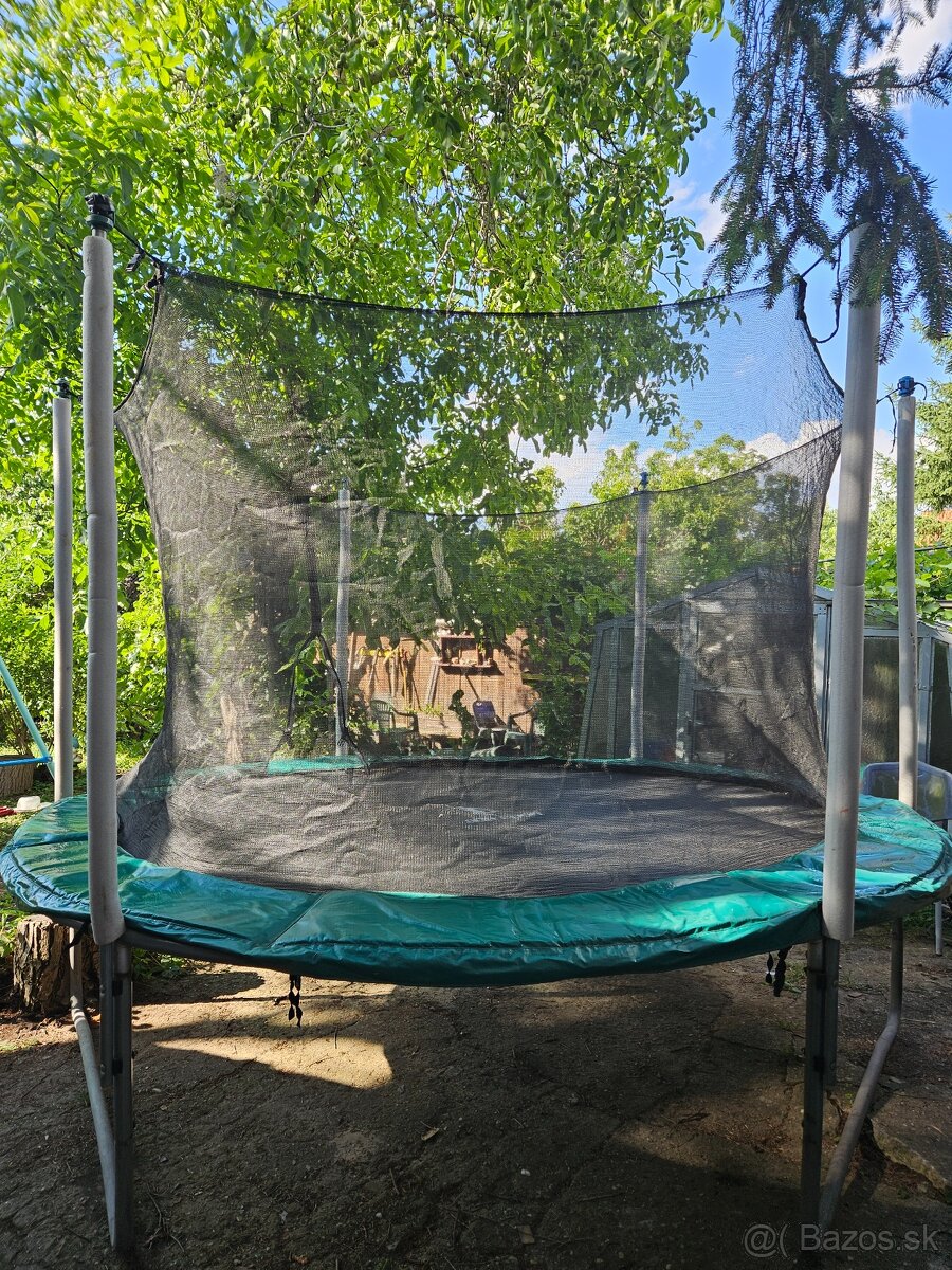 trampolína