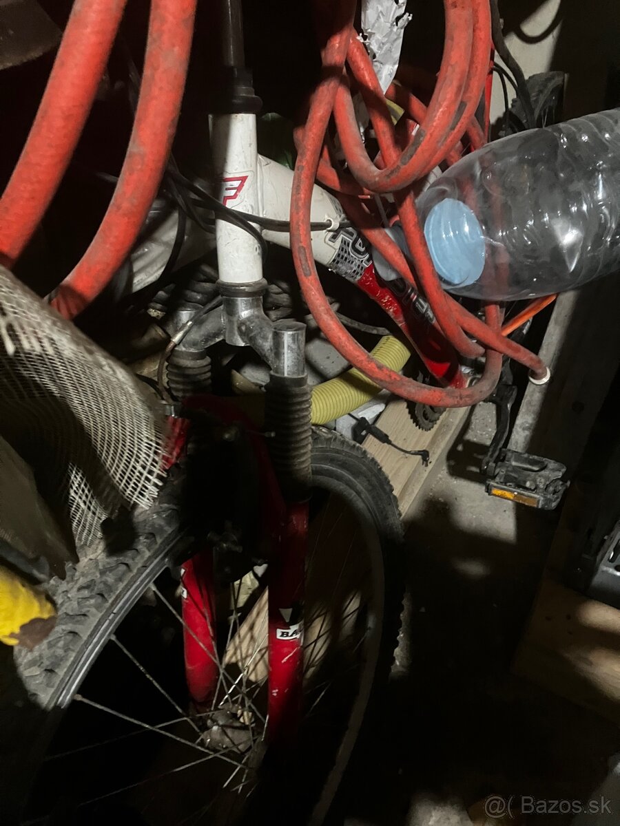 celo odpruzeny bicykel