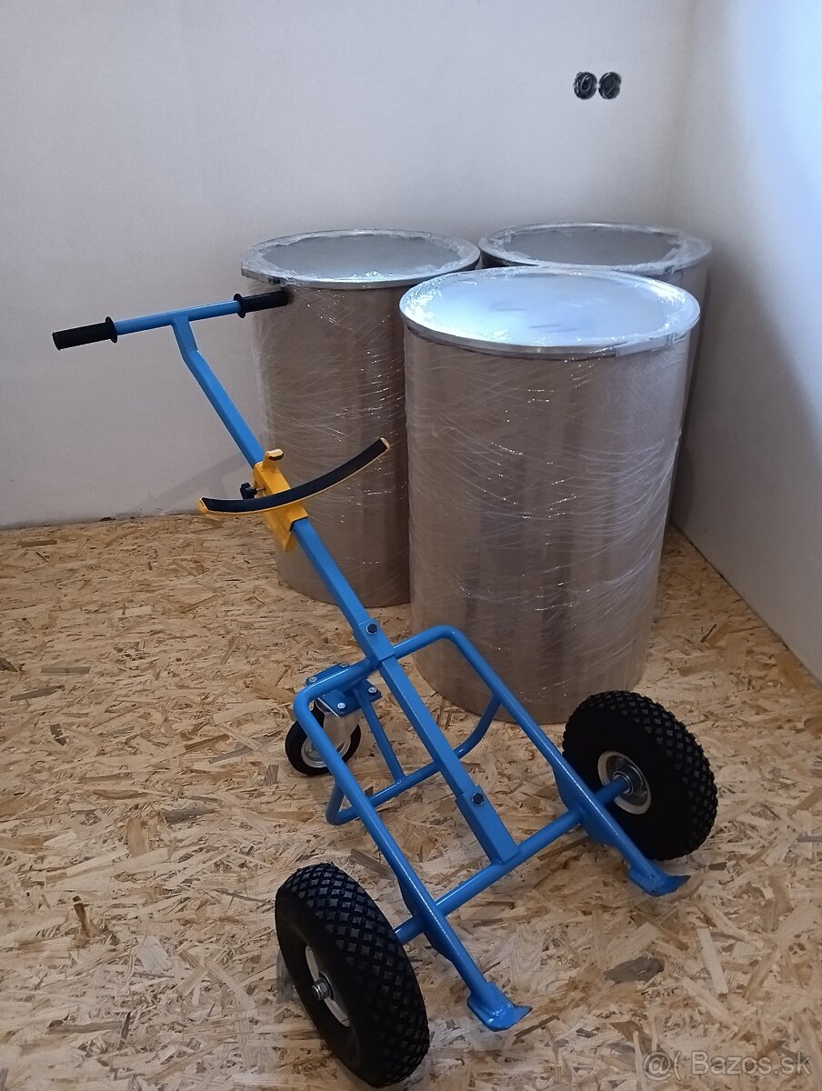 Predám nový vozík na 200l sudy.