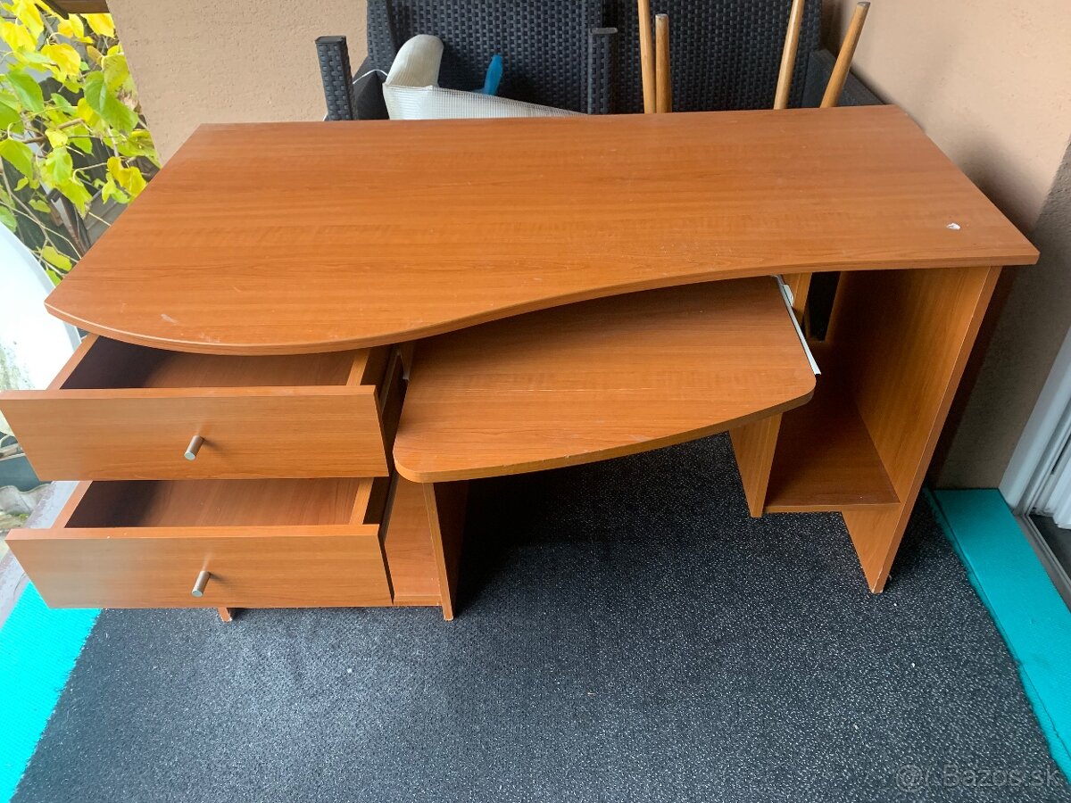 Písací stôl - darujem za odvoz