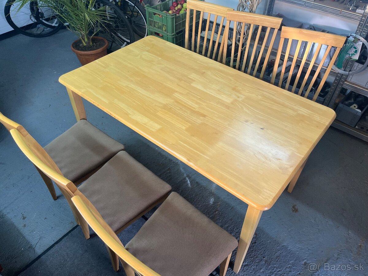 Jedálenský stôl a stoličky
