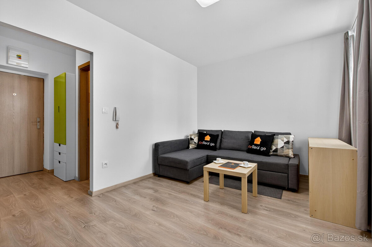 Na Predaj svetlá zariadená garsónka Podunajských Biskupicia