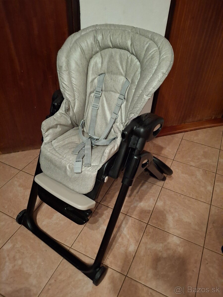Detska sedacka na krmenie