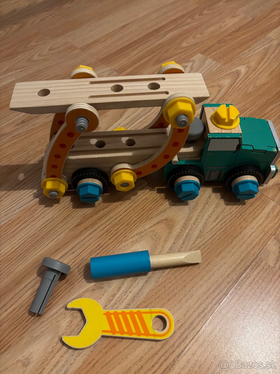 Drevený šrobovací nákladiak