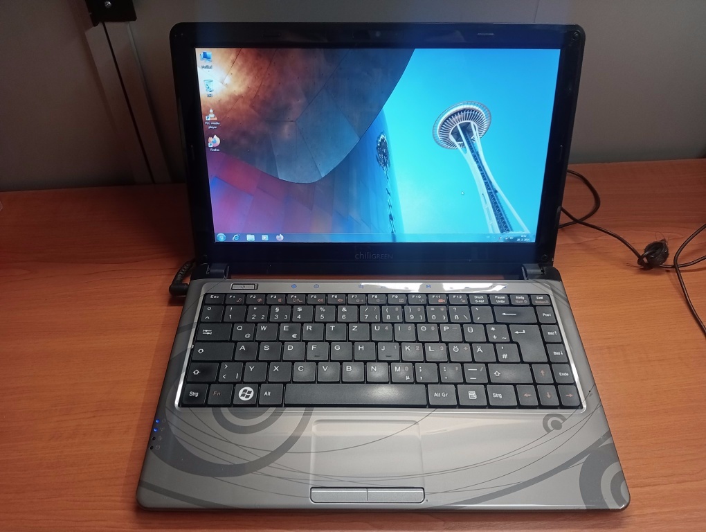 predám notebook CHILI GREEN I30IL1 PLATIN SE , WINDOWS 7