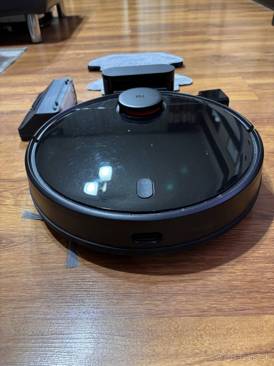 Predám robotický vysávač Xiaomi Vacuum Mop  čierny