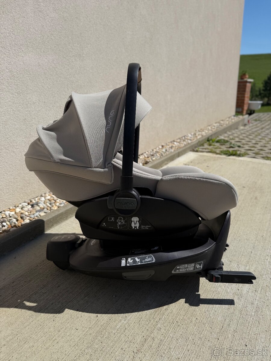 Nuna ARRA Next + otočná základňa BASE Next (Hazelwood)
