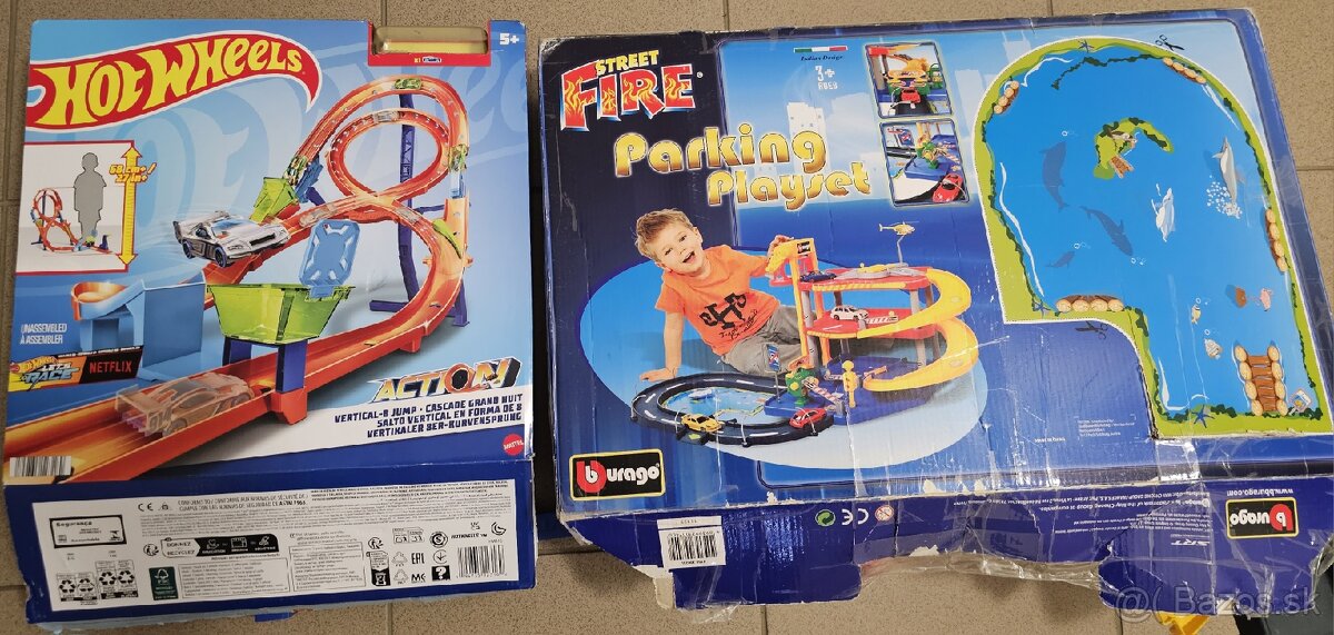 Autodráha Hotwheels a parkovací dom