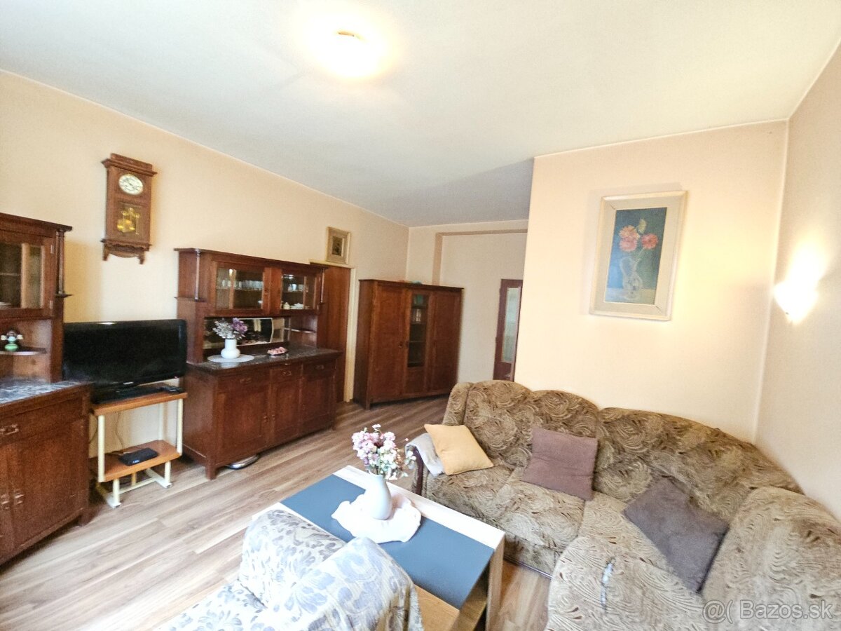 Priestranný tehlový 3 izb. byt  s loggiou v centre BA