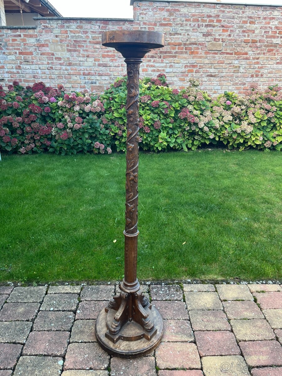 Drevený stojan na kvety