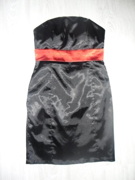 Čierne šaty s červenou stuhou zn. Ever-Pretty