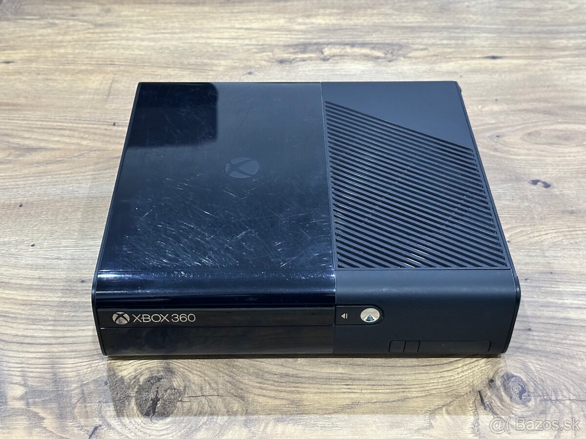 Samostatná herná konzola XBOX 360E