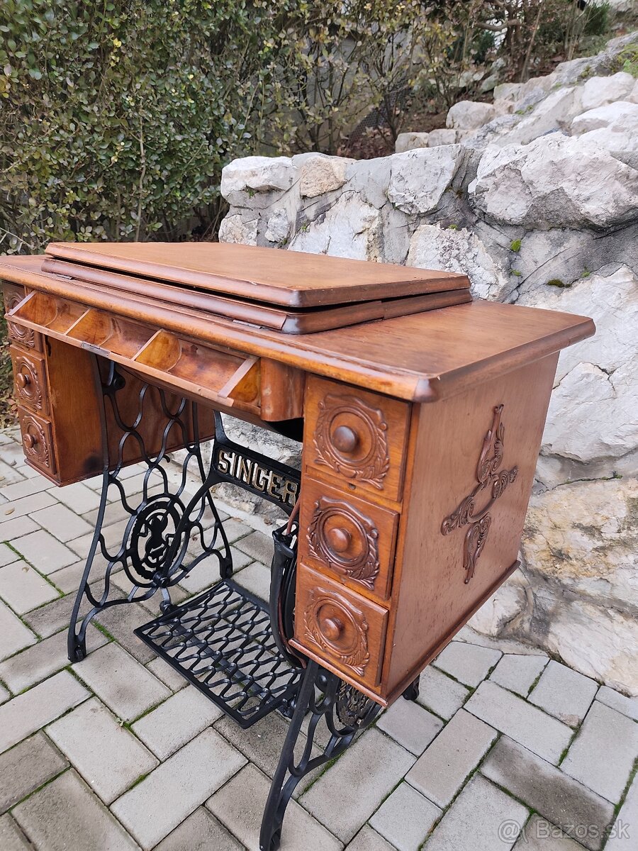 Šijací stroj Singer - 7 zásuvkový
