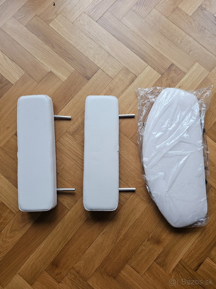 Pomôcky podložky s maserskemu stolu lehatku