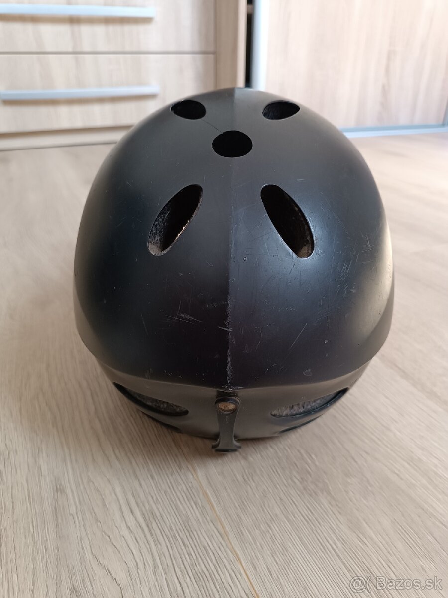 Prilba na bicykel alebo motorku