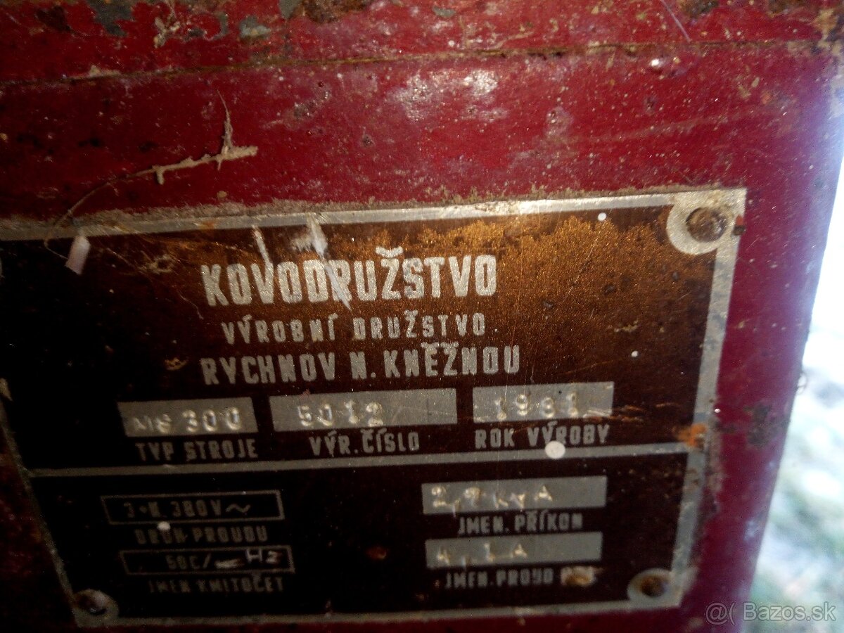 Zrovnavacka MS 300