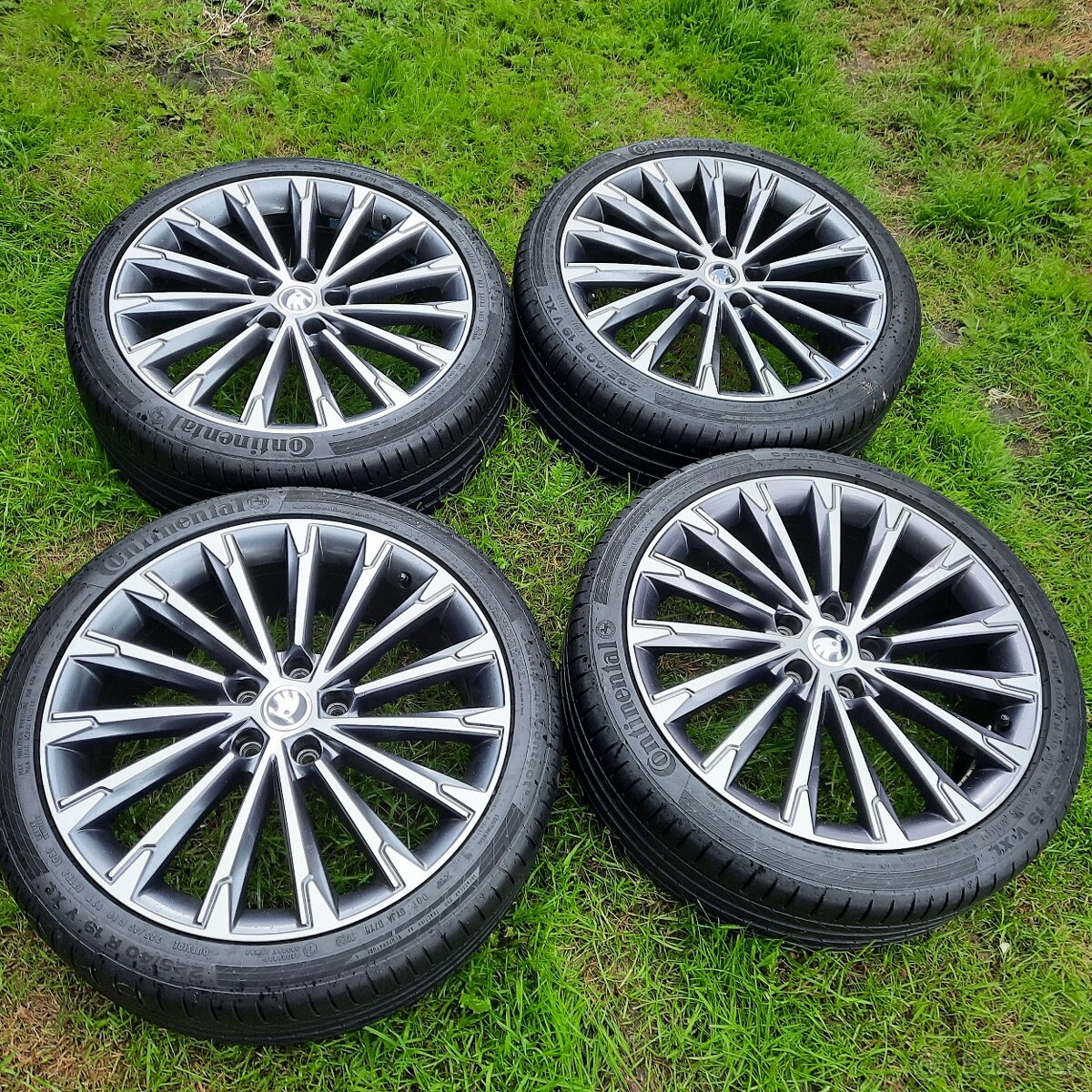 Alu kola Škoda Octavia 4 Karoq Superb VW TouranPassat R19