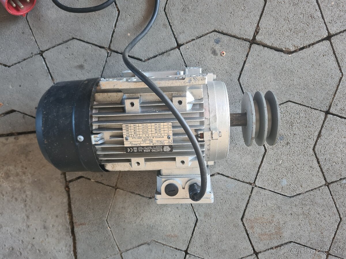 Predám ľahký pätkový el.motor 3kW 2900ot 380V