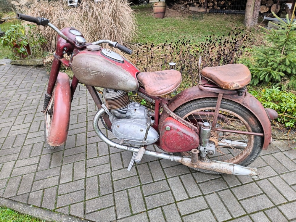 Jawa pérák 250