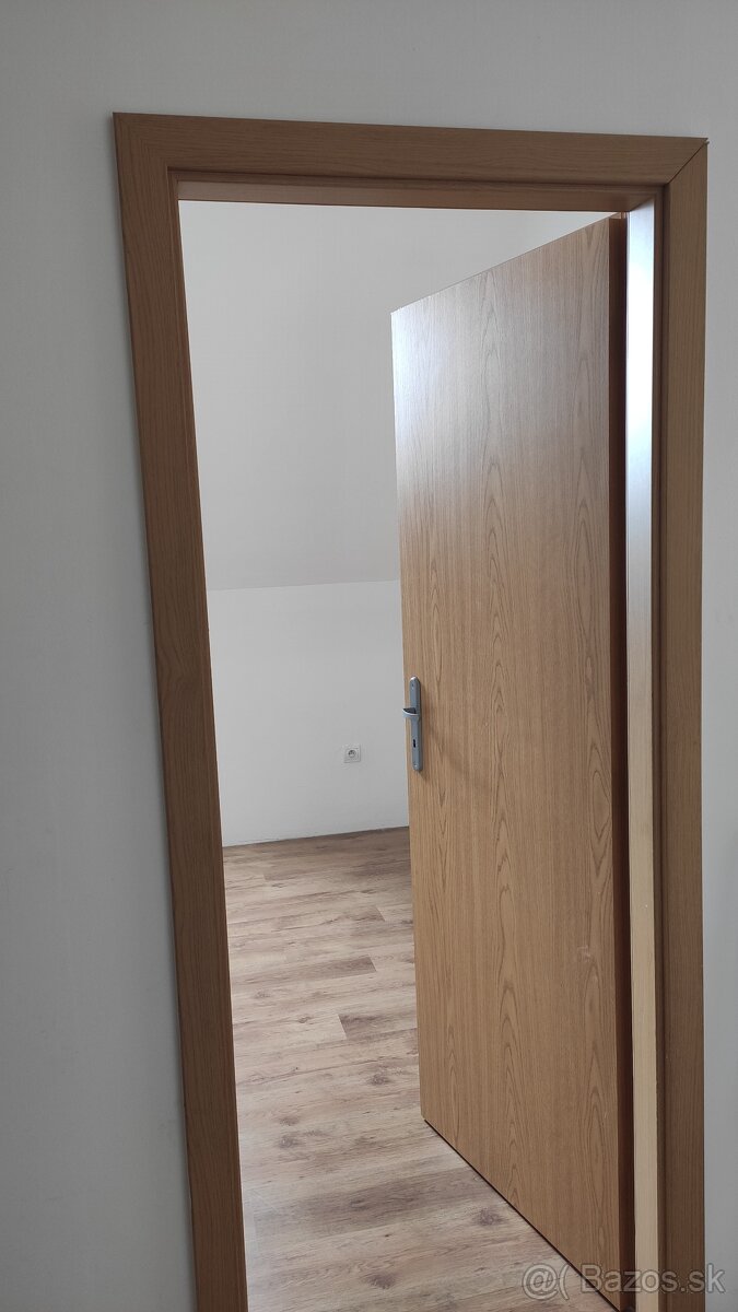 Dvere so zárubňami