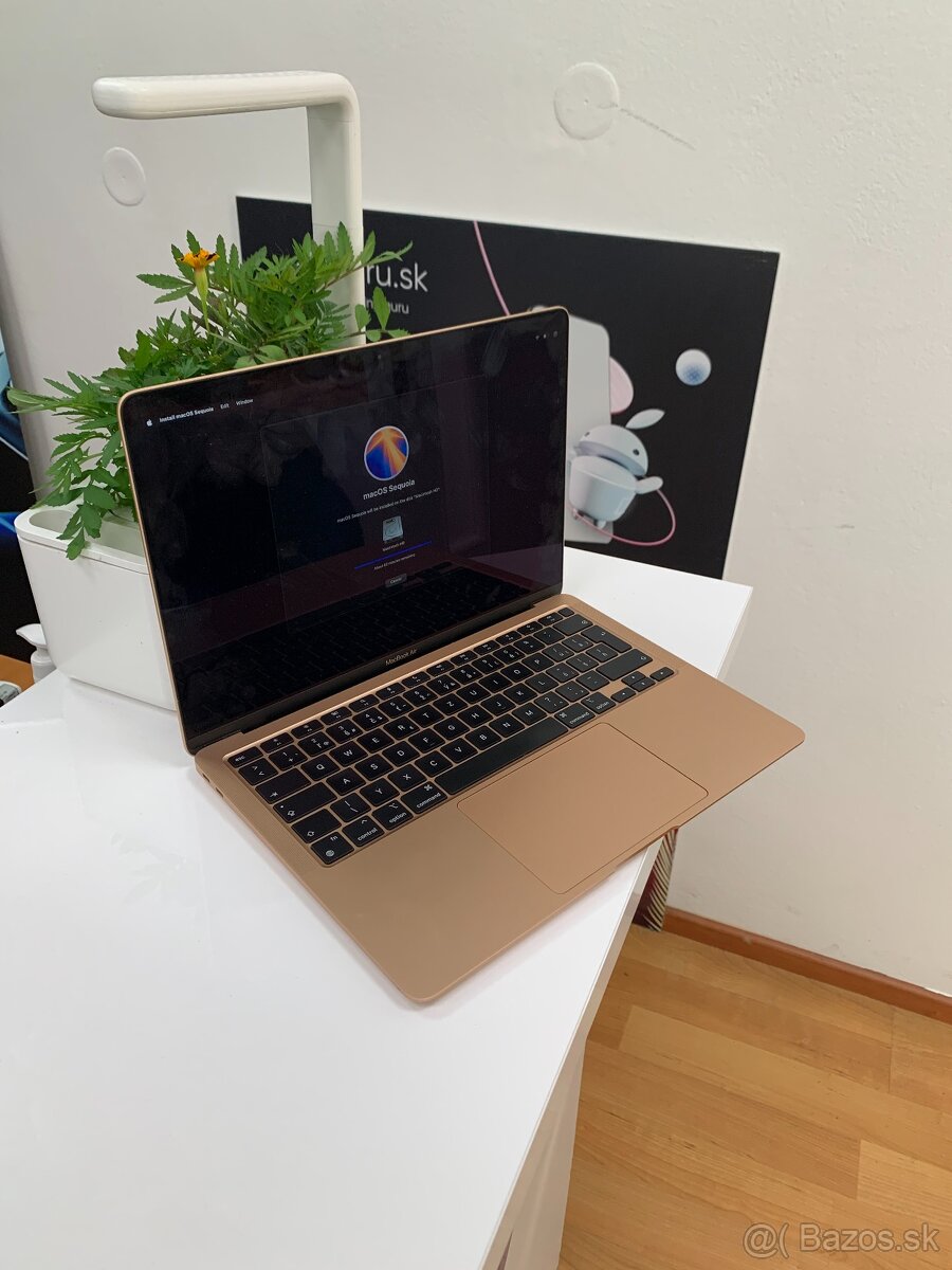 MacBook Air M1 256 GB Gold – vynikajúci stav