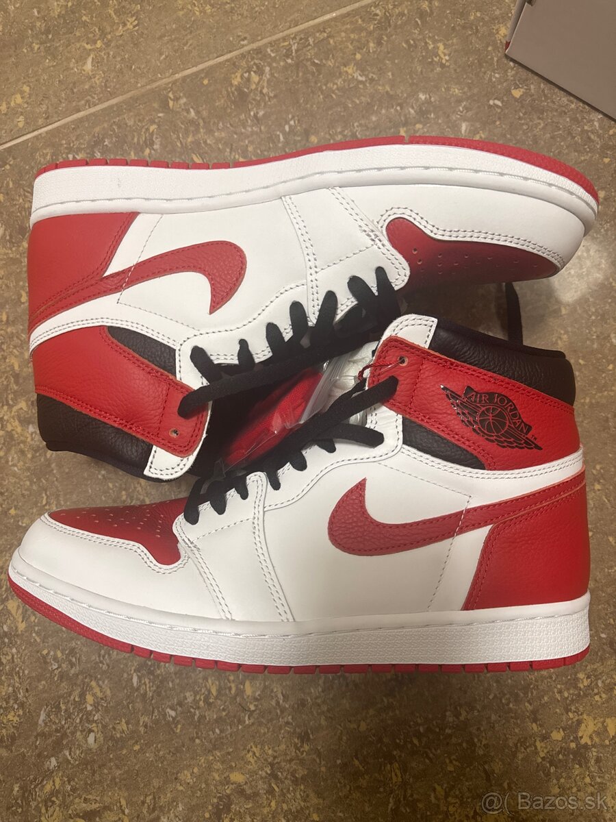 Air Jordan 1 Retro High OG (red and white)