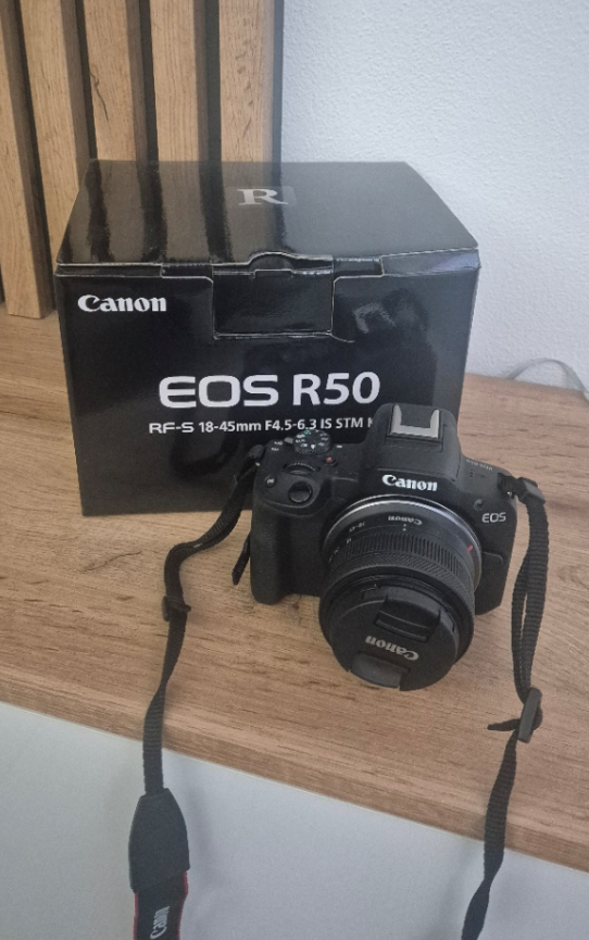 Canon EOS R50 + RF-S 18-45 IS STM