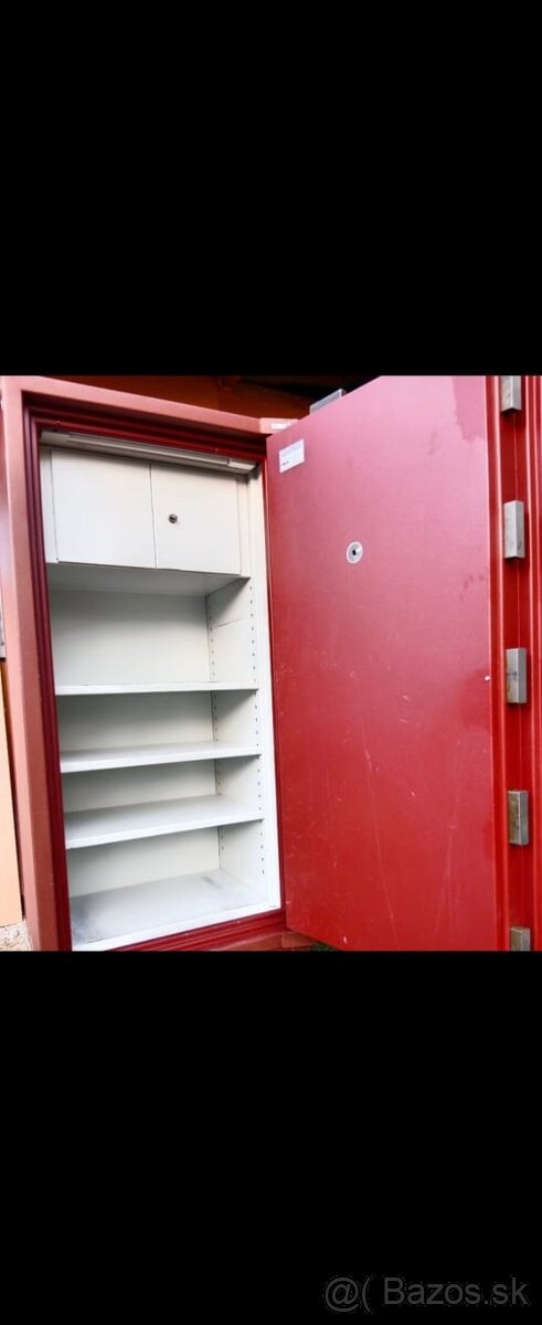 Predam pancierový trezor