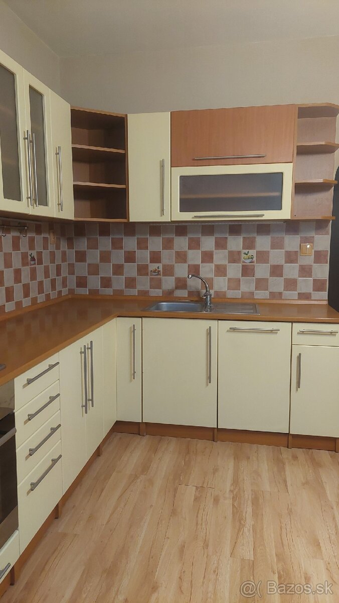 Kuchynská linka a spotrebiče+gratis chladnička s mrazničkou