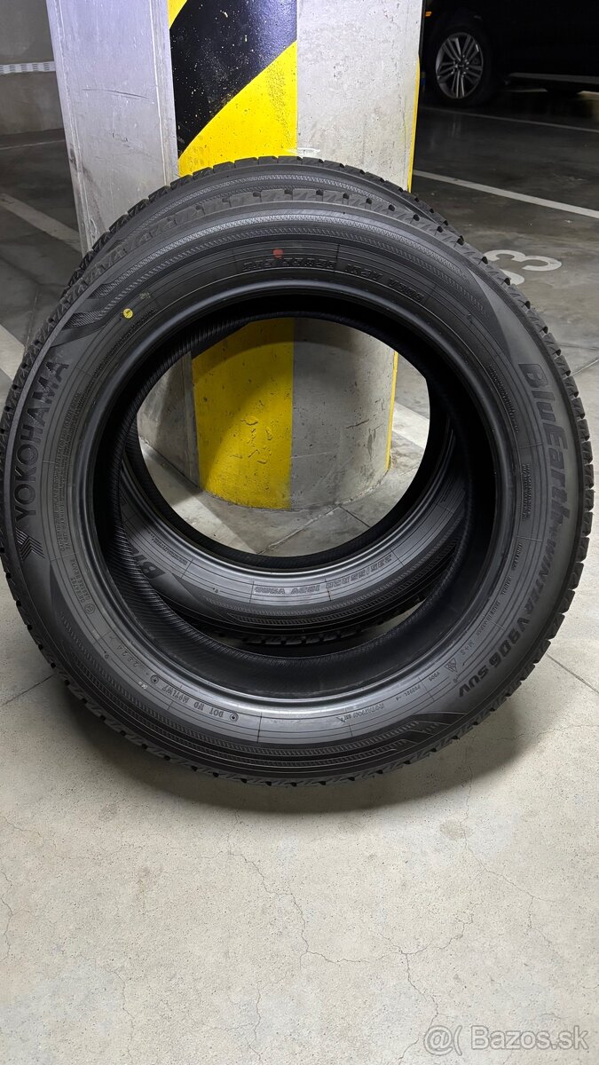 Yokohama BluEarth-Winter V906 SUV 235/55 R20 102V