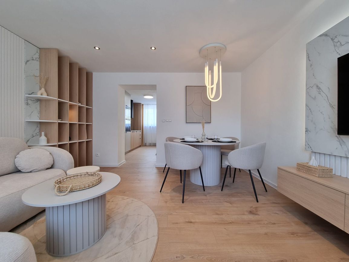 PRENÁJOM – EXKLUZÍVNY, NADŠTANDARDNÝ 2-IZBOVÝ BYT (71 m²) V