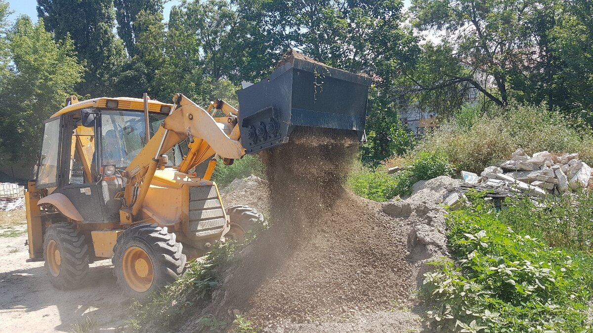 Triediaca lopata zeminy