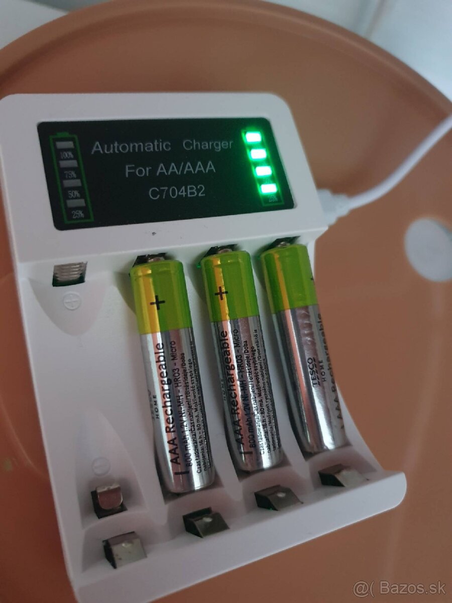 nabíjačka AA / AAA batérií, nová