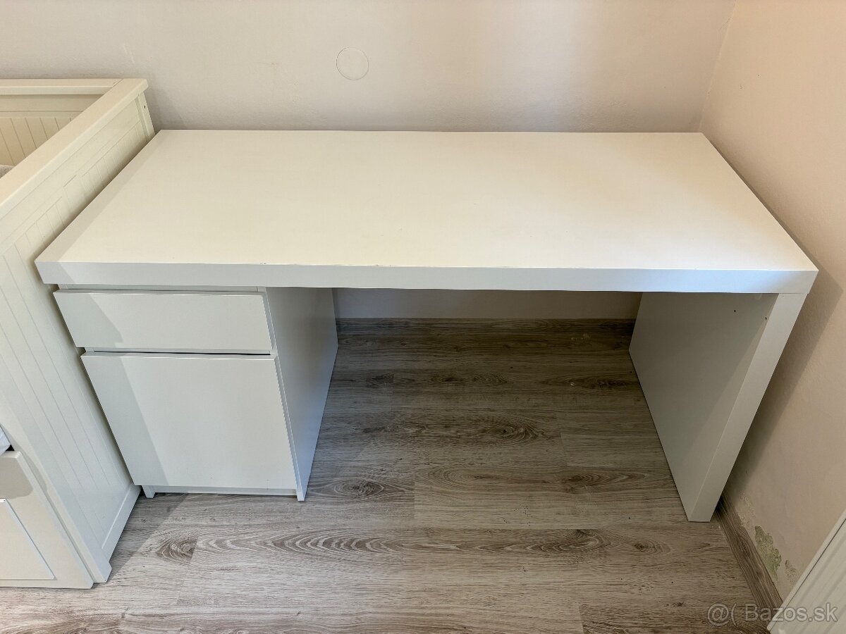 Malm pracovný stôl