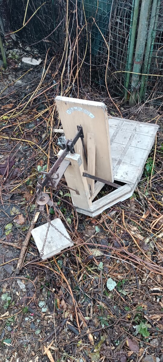 Darujem starú váhu decimalku.