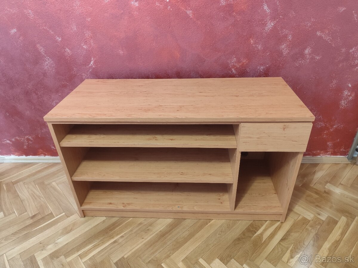 Stolík pod TV