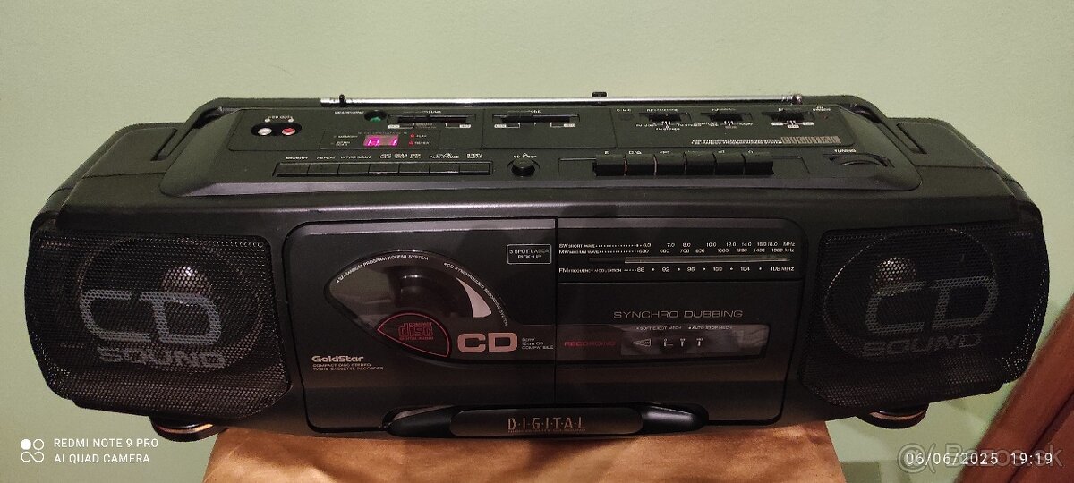 RETRO GOLDSTAR BOOMBOX CD TOP