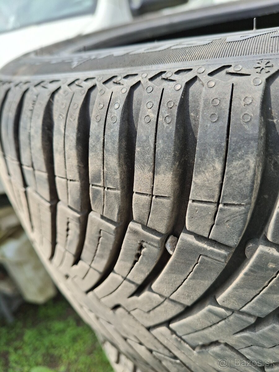 225/40 R18 Pirelli